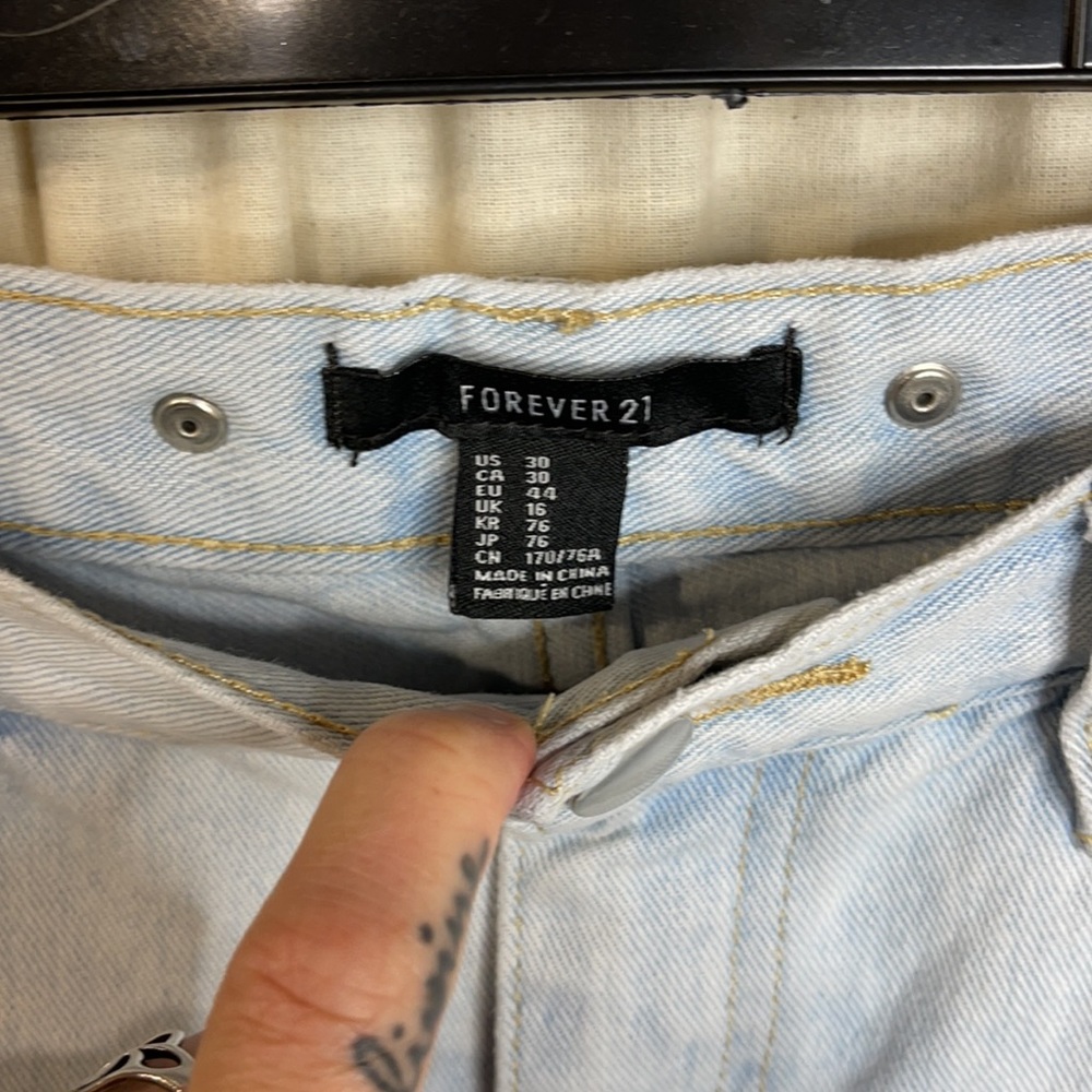 ❗️SOLD❗️FOREVER 21- HIGH WAISTED STUDDED BOOTY SHORTS 30 - Picture 6 of 7